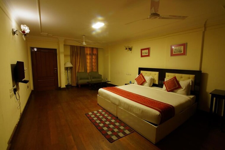 Bedroom, greater kailash ii 5 Bedroom 550 Sq.Yd. Builder Floor In Greater Kailash ii Delhi 10194273