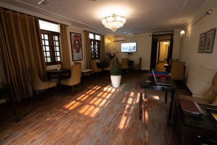  Parking, greater kailash ii 5 Bedroom 550 Sq.Yd. Builder Floor In Greater Kailash ii Delhi 10194273