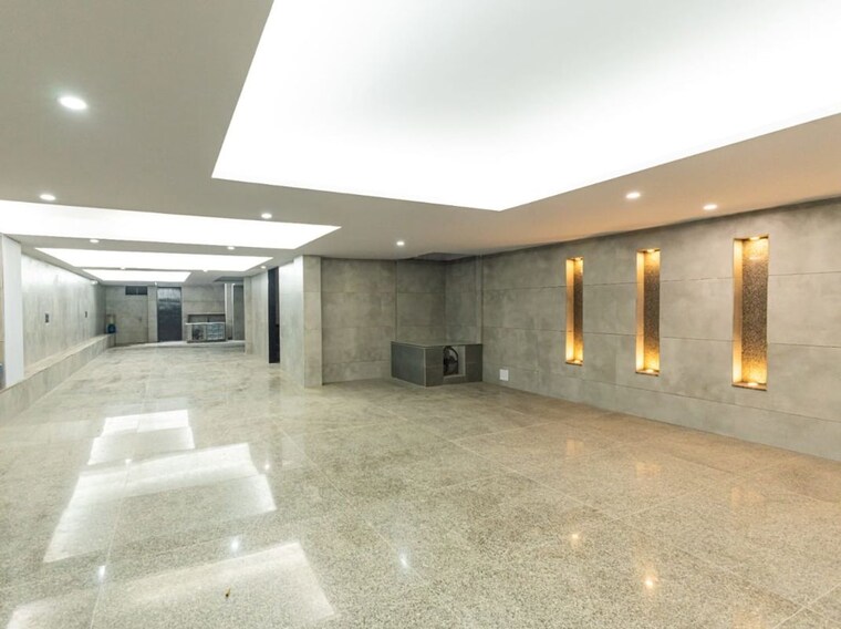 Room, south extension ii 3 Bedroom 200 Sq.Yd. Builder Floor In South Extension ii Delhi 10194346