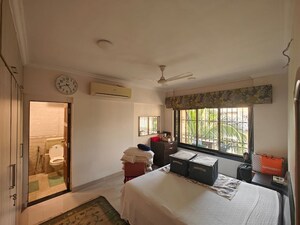 Bedroom in 2 BHK Apartment at Gardenia Apartment Khar West, Khar West – for Rent