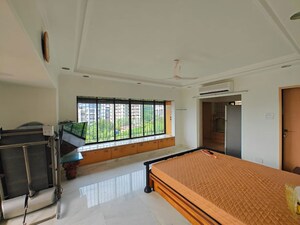 Bedroom in 2 BHK Apartment at Gardenia Apartment Khar West, Khar West – for Rent