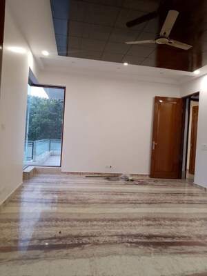 Room in 4 BHK Builder Floor at Vasant Kunj – for Rent