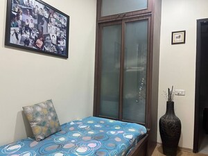 Bedroom in 2.5 BHK Apartment at Oberoi Realty Woods, Goregaon East – for Rent