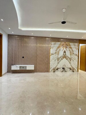 Room in 3 BHK Apartment at Dlf Cyber City, Sector 24 – for Rent