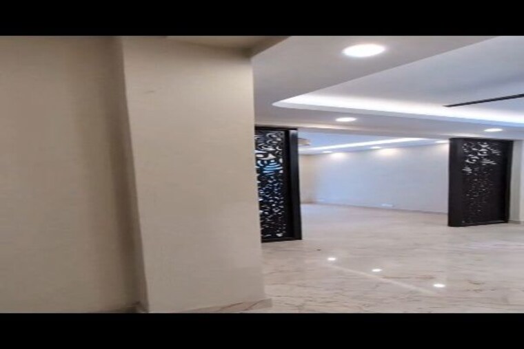 Room, hauz khas 4 Bedroom 300 Sq.Yd. Builder Floor In Hauz Khas Delhi 10194370