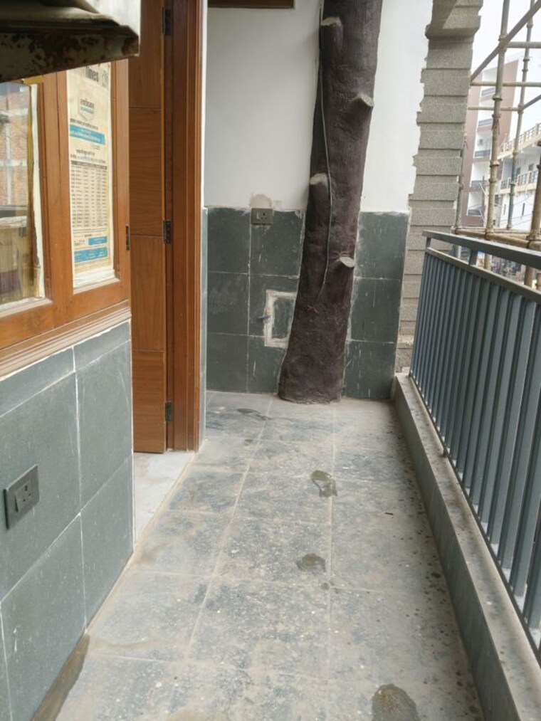 Balcony, sector 73 3 Bedroom 1400 Sq.Ft. Builder Floor In Sector 73 Noida 10194394