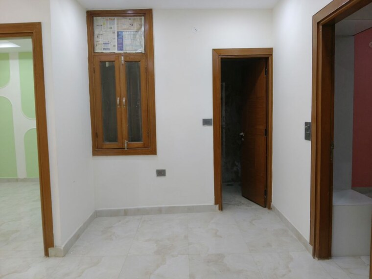 Room, sector 73 3 Bedroom 1400 Sq.Ft. Builder Floor In Sector 73 Noida 10194394
