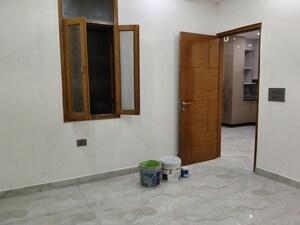 Room in 3 BHK Builder Floor at Sector 73 – for Sale