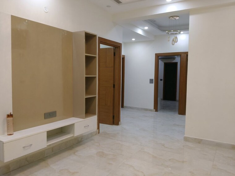 Room, sector 73 3 Bedroom 1400 Sq.Ft. Builder Floor In Sector 73 Noida 10194394