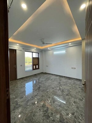 Room in 3 BHK Apartment at DLF Cyber SEZ, Sector 24 – for Rent