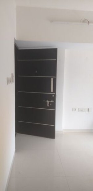 Furnished Amenities in 1 BHK Apartment at Tembhi Naka – for Rent