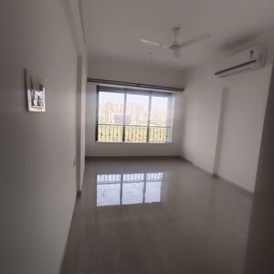 Room in 2 BHK Apartment at Parsh Elegance, Andheri West – for Rent