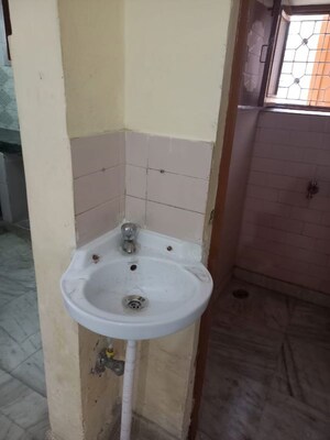 Bathroom in 1 BHK Apartment at Sector 19 – for Rent
