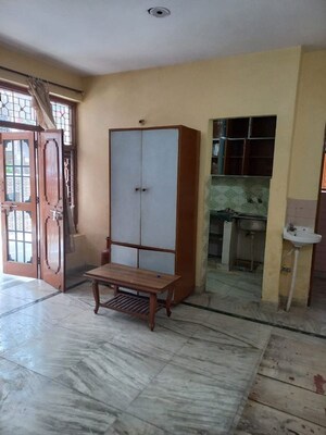 Room in 1 BHK Apartment at Sector 19 – for Rent