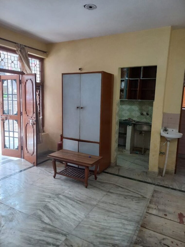 Room, sector 19 1 Bedroom 112 Sq.Mt. Apartment In Sector 19 Noida 10194374