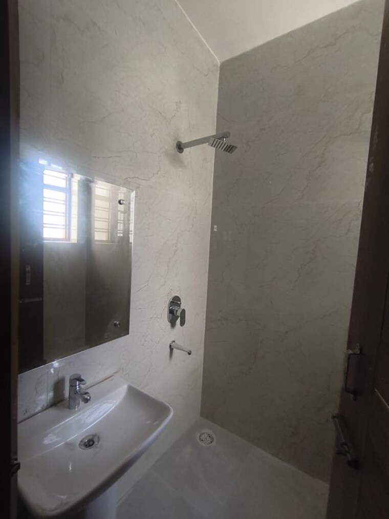 Bathroom, kharar mohali road 4 Bedroom 105 Sq.Yd. Villa In Kharar Mohali Road Kharar 10194443