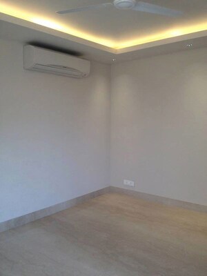 Room in 4 BHK Builder Floor at Safdarjung Development Area – for Rent