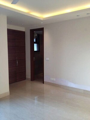 Room in 4 BHK Builder Floor at Safdarjung Development Area – for Rent