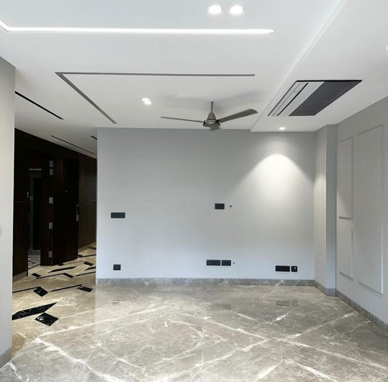 Room, defence colony 4 Bedroom 2020 Sq.Ft. Builder Floor In Defence Colony Delhi 10194450