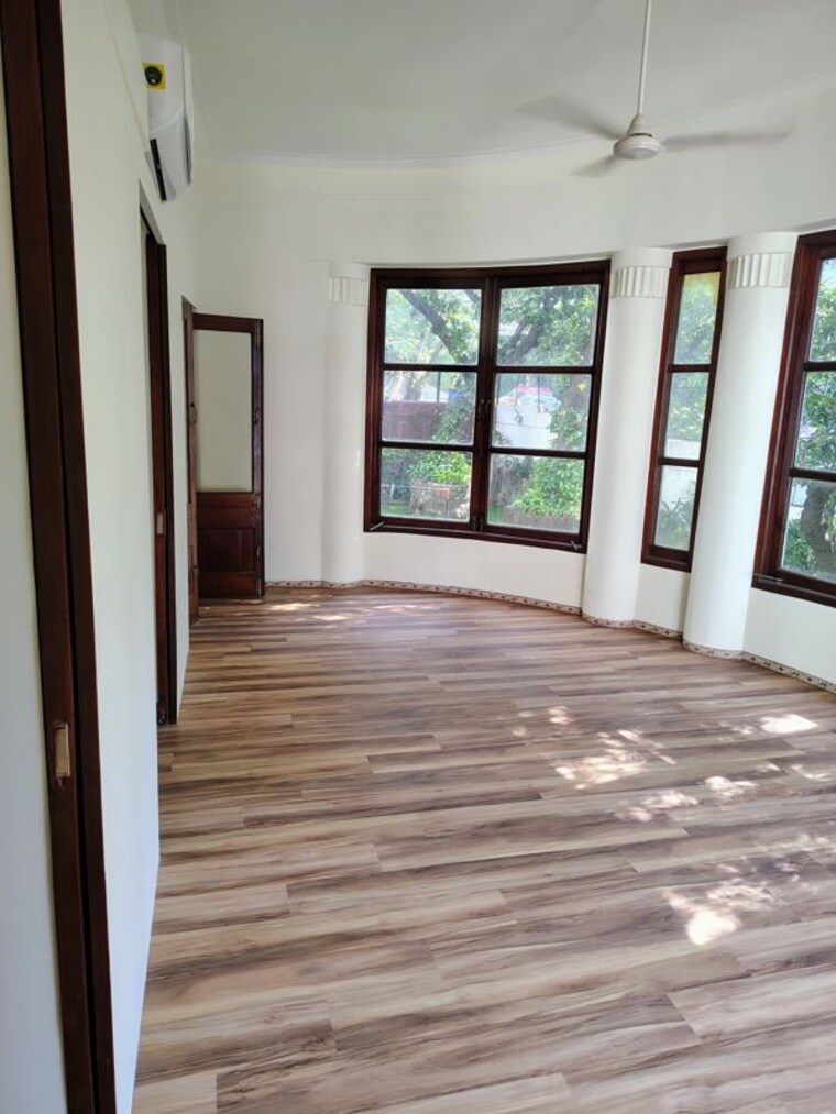 Room, worli 3 Bedroom 1300 Sq.Ft. Apartment In Worli Mumbai 10056283
