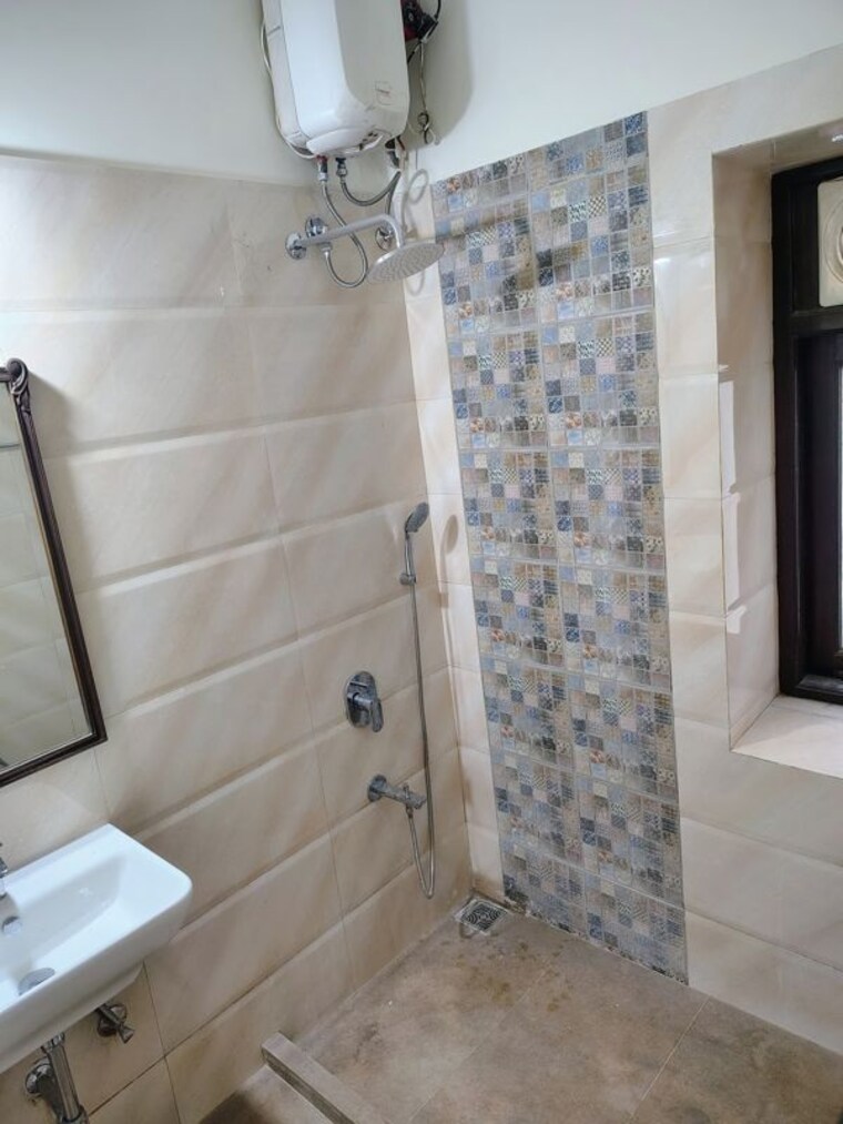 Bathroom, worli 3 Bedroom 1300 Sq.Ft. Apartment In Worli Mumbai 10056283