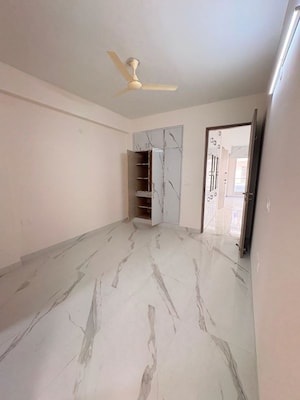 Building Lobby in 2.5 BHK Builder Floor at Smart World Gems, Sector 89 – for Rent