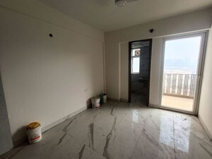 Room in 2.5 BHK Apartment at The Center Court, Sector 88a – for Rent