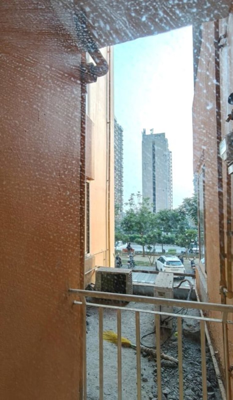 Balcony, wave-dream-homes 2 Bedroom 840 Sq.Ft. Apartment In Wave City Ghaziabad 10194553