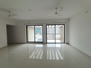 Room in 3 BHK Apartment at Park Express, Baner – for Rent