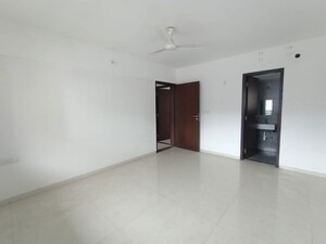 Room in 3 BHK Apartment at Park Express, Baner – for Rent