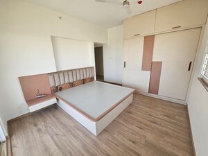 Room in 2 BHK Apartment at Dwarkadheesh Residency, Pimple Saudagar – for Rent