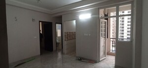 Room in 2 BHK Apartment at Amrapali Golf Homes, Sector 4 Greater Noida – for Rent