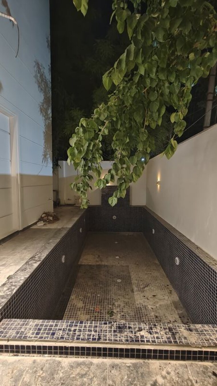Swimming Pool, vasant kunj 6+ Bedroom 1125 Sq.Yd. Villa In Vasant Kunj Delhi 10194597