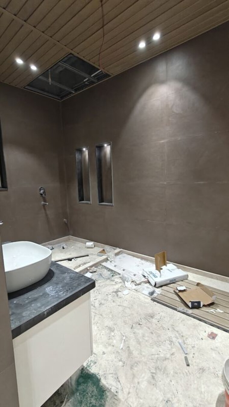 Bathroom, vasant kunj 6+ Bedroom 1125 Sq.Yd. Villa In Vasant Kunj Delhi 10194597