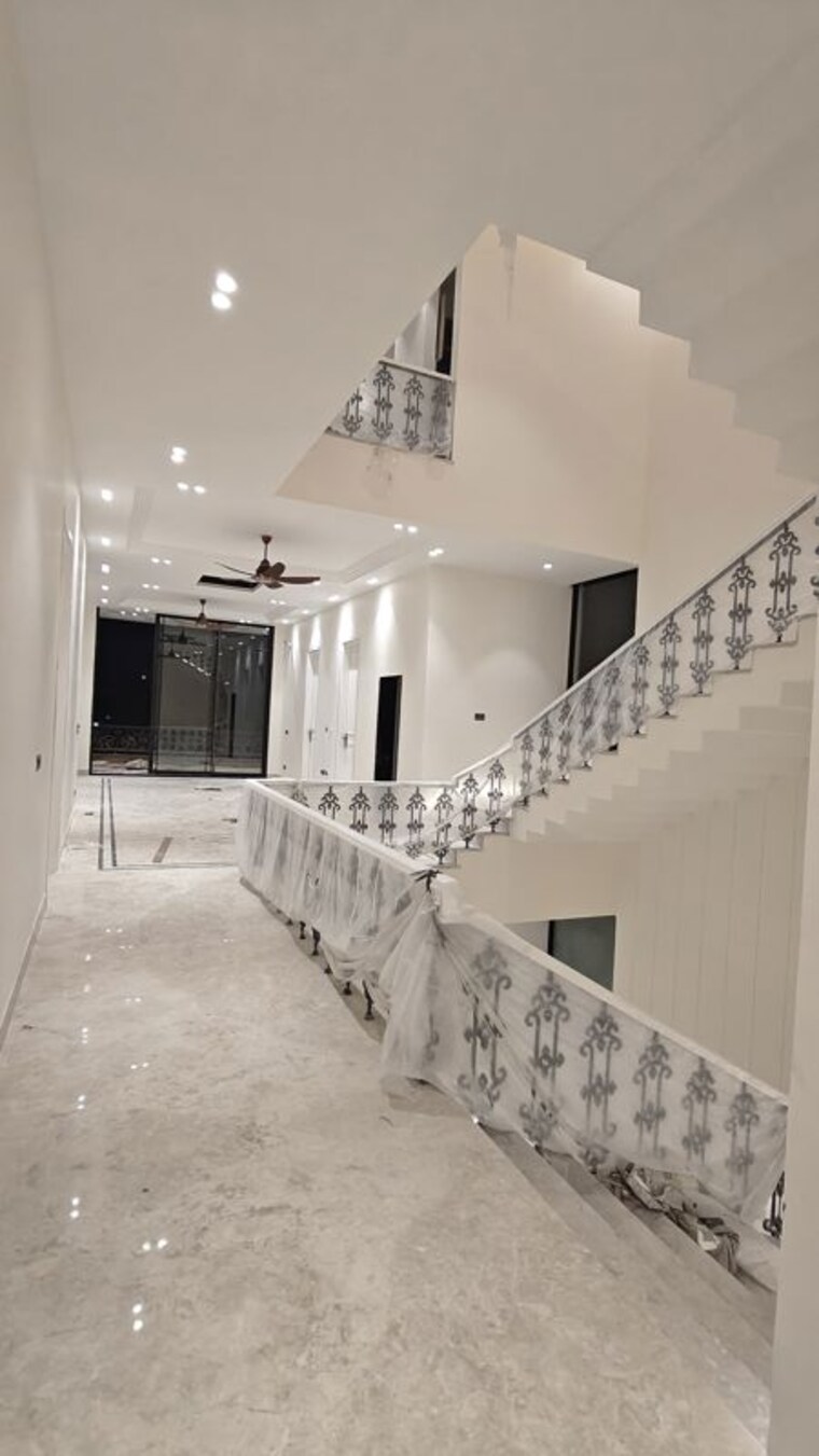 undefined, vasant kunj 6+ Bedroom 1125 Sq.Yd. Villa In Vasant Kunj Delhi 10194597