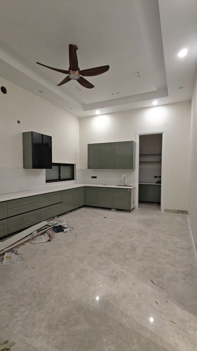 Kitchen, vasant kunj 6+ Bedroom 1125 Sq.Yd. Villa In Vasant Kunj Delhi 10194597