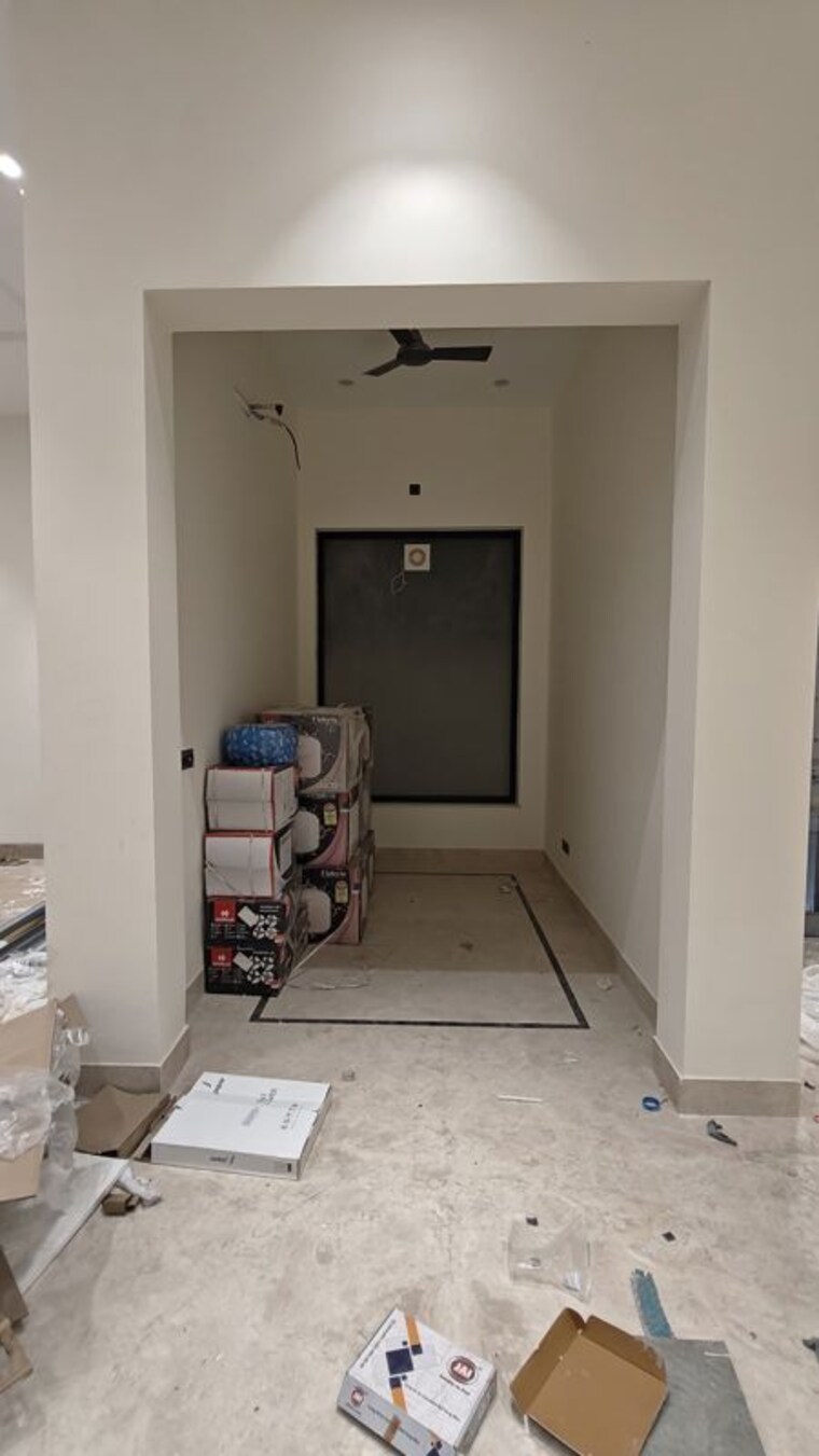  Parking, vasant kunj 6+ Bedroom 1125 Sq.Yd. Villa In Vasant Kunj Delhi 10194597