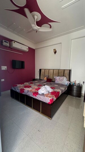 Bedroom in 1 BHK Builder Floor at Palm Residency Chhatarpur, Chattarpur – for Rent