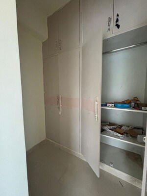 Furnished Amenities in 3.5 BHK Apartment at Omaxe Waterscapes, Gomti Nagar – for Rent