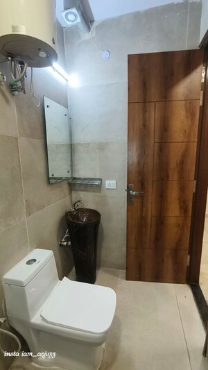Bathroom in 1 BHK Builder Floor at Lajpat Nagar ii – for Rent
