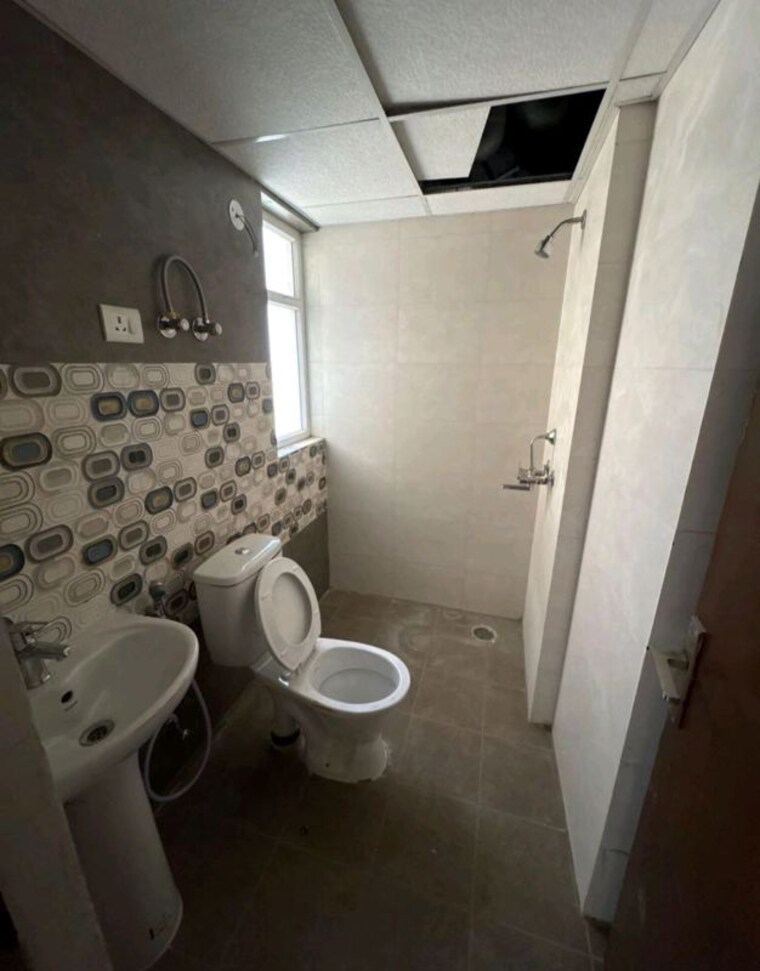 Bathroom, rise-organic-homes 2 Bedroom 1040 Sq.Ft. Apartment In Mahurali Ghaziabad 10194636