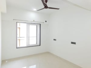 Room in 2 BHK Apartment at Dhaval Sunrise Orlem, Malad West – for Rent