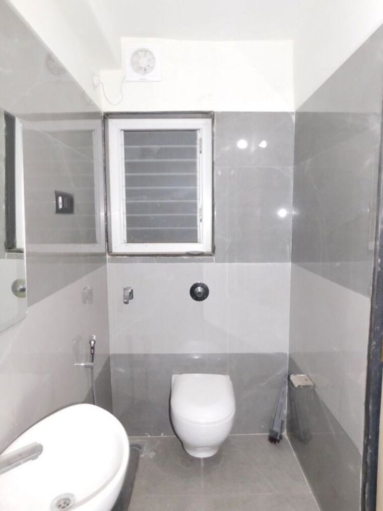 Bathroom, dhaval-sunrise-orlem 2 Bedroom 604 Sq.Ft. Apartment In Malad West Mumbai 10194668