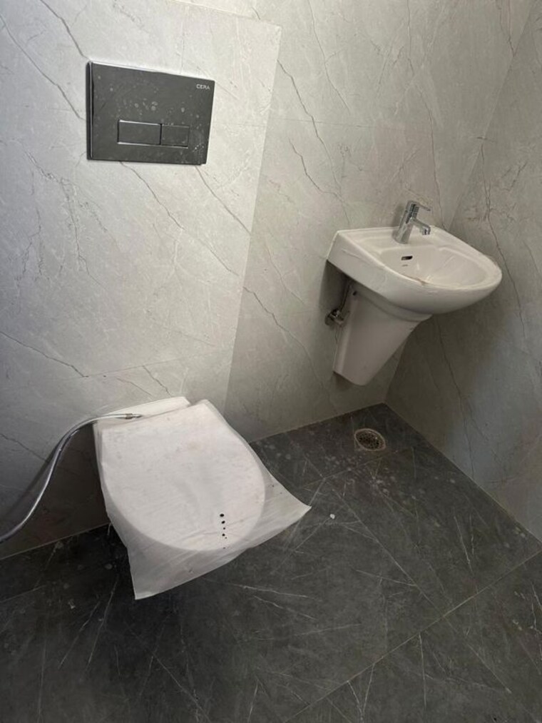 Bathroom, kharar mohali road 3 Bedroom 100 Sq.Yd. Independent House In Kharar Mohali Road Kharar 10194725