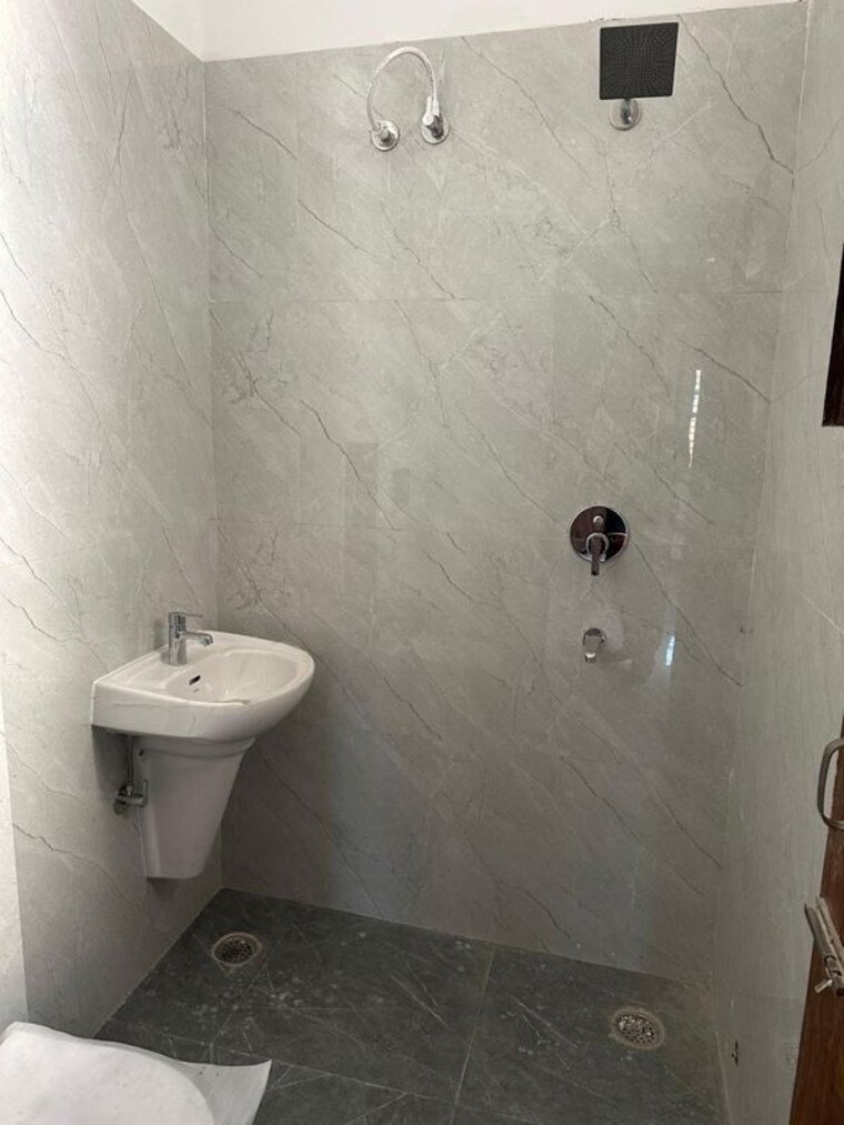 Bathroom, kharar mohali road 3 Bedroom 100 Sq.Yd. Independent House In Kharar Mohali Road Kharar 10194725