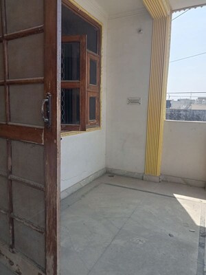 Room in 1 RK Builder Floor at Sant Nagar – for Rent