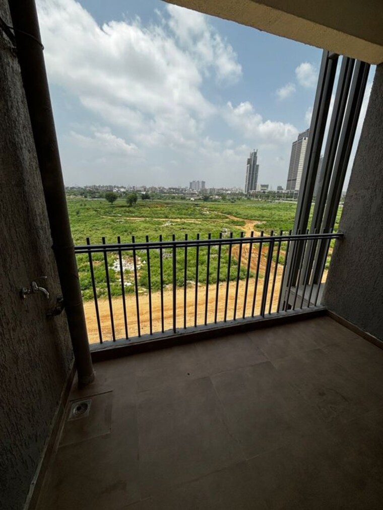 Balcony, emaar-gurgaon-greens 3 Bedroom 1650 Sq.Ft. Apartment In Sector 102 Gurgaon 10194708