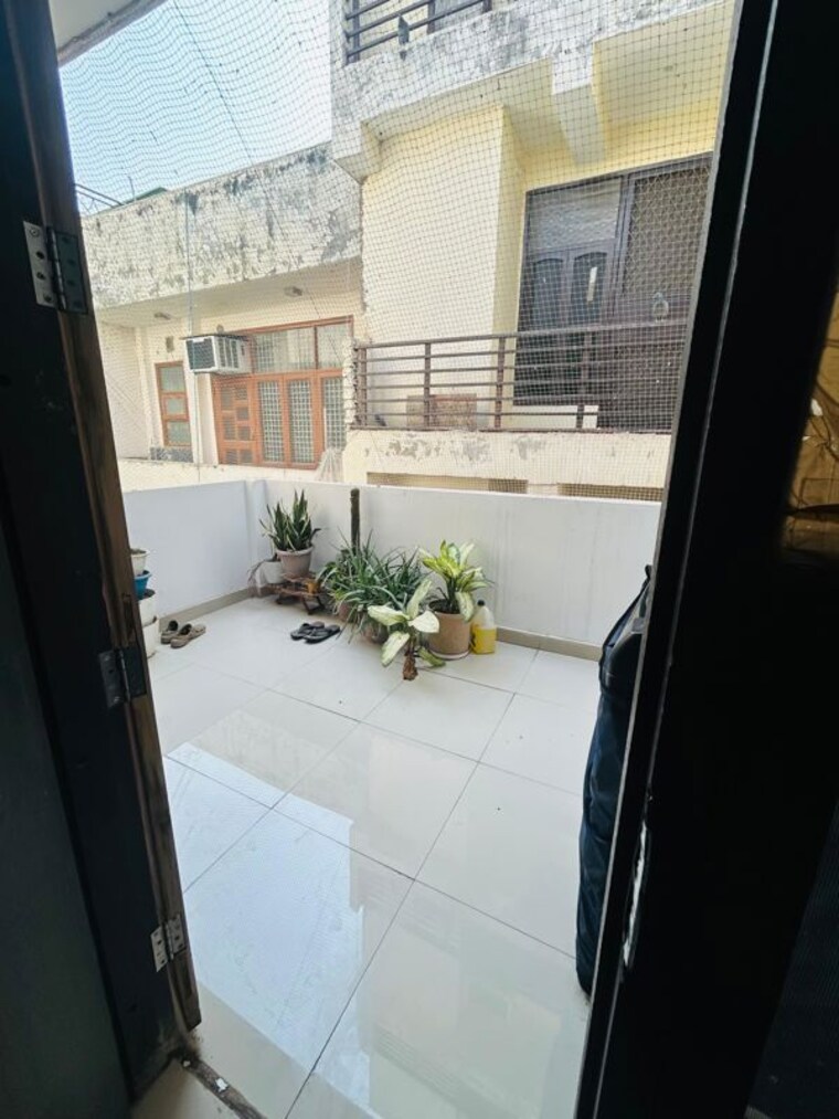 Balcony, sector 32 2 Bedroom 1151 Sq.Ft. Builder Floor In Sector 32 Gurgaon 10194762