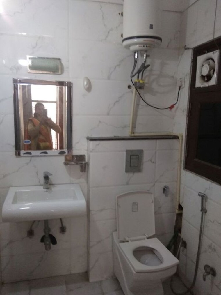 Bathroom, unitech-ivory-towers 2 Bedroom 1688 Sq.Ft. Apartment In Sector 40 Gurgaon 10194768