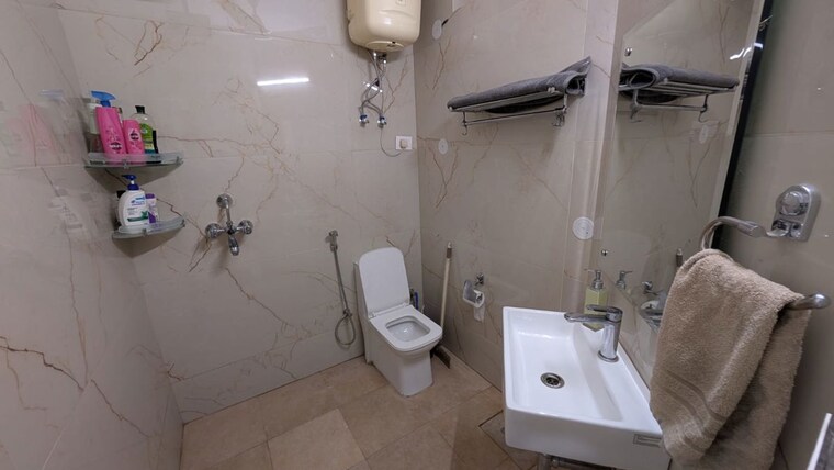 Bathroom, surendra-sps-homes 2 Bedroom 1200 Sq.Ft. Builder Floor In Sector 30 Gurgaon 10194795